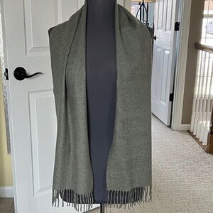 Sophisticated Olive Cashmere Men's Scarf